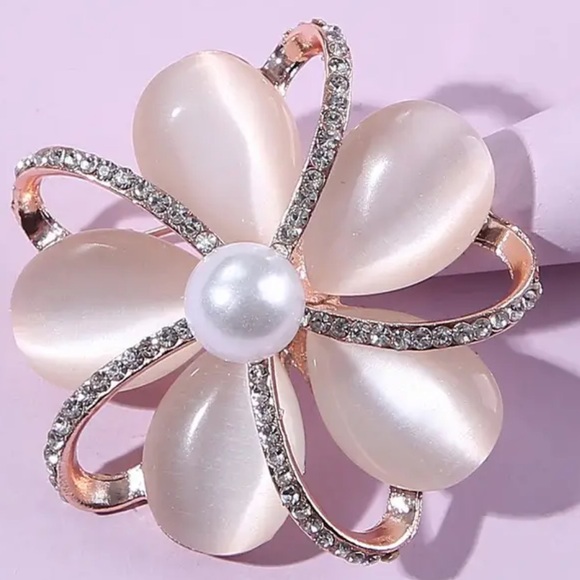 Pretty Floral Brooch Gold Plated w/Tiger’s Eye Pink, White Crystals & Pearl NEW - Picture 2 of 3